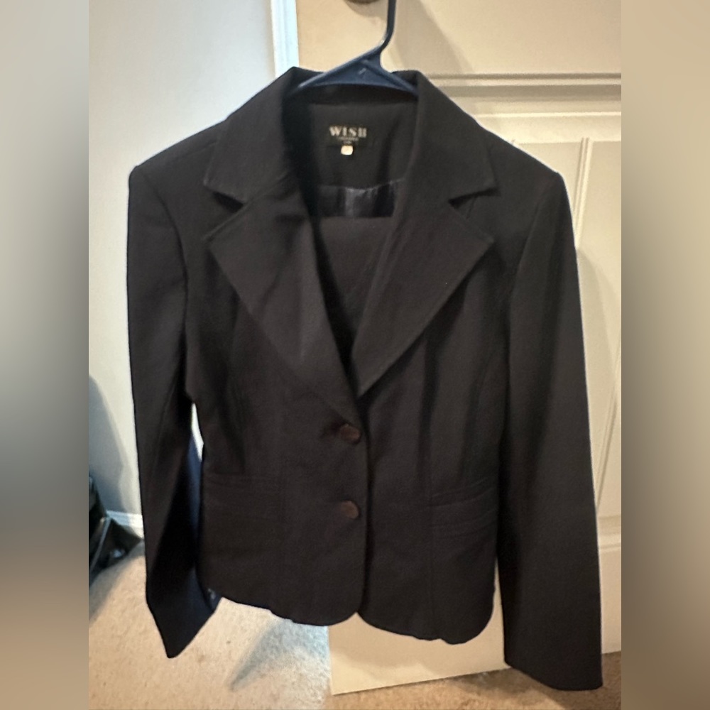 Suit - Picture 3 of 4